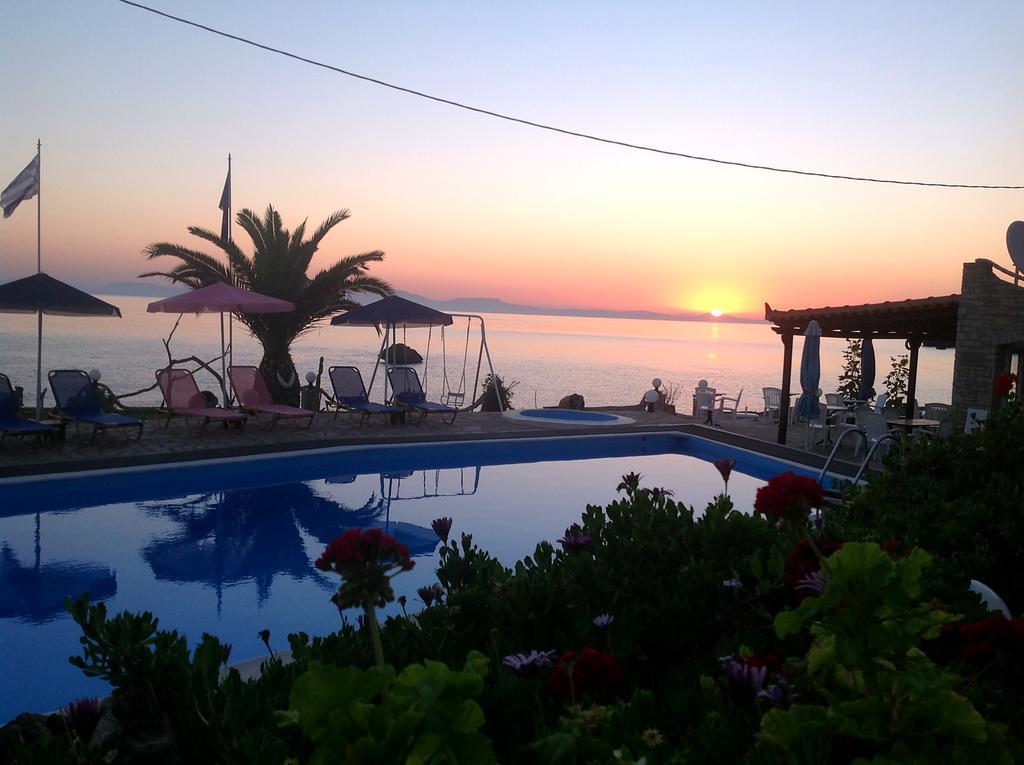 Violetta Seaside Studios&Apartments Karlovassi Bagian luar foto
